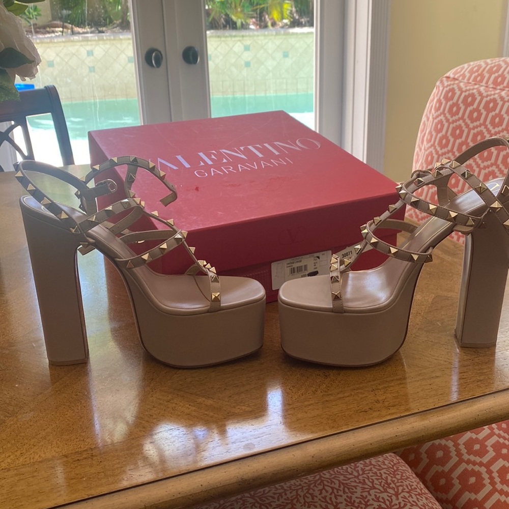Rockstud Platform Sandal (Women)
Valentino Garavani